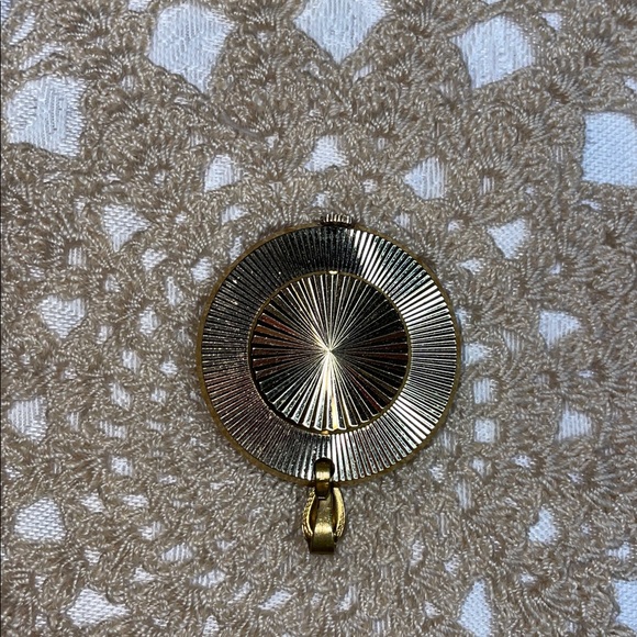 Vintage 1960’s Caravelle Gold-Tone Wind Up Mechanical Pendant. - Picture 2 of 6